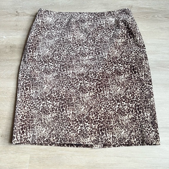 Talbots Dresses & Skirts - Talbots Velvet Cheetah Print Pencil Skirt Animal Print SZ 6